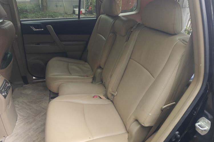 Used Toyota Highlander 2012 2.7L Two-Wheel Drive 7-Seater Elite Edition Left Rear Seat