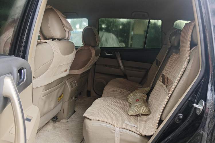 Used Toyota Highlander 2012 2.7L Two-Wheel Drive 5-Seater Sport Edition Left Rear Seat