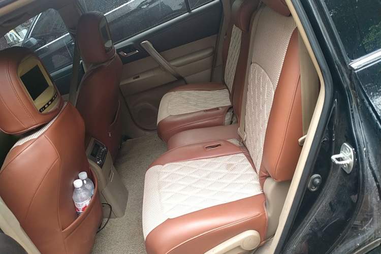 Used Toyota Highlander 2012 2.7L Two-Wheel Drive 7-Seater Luxury Edition Left Rear Seat