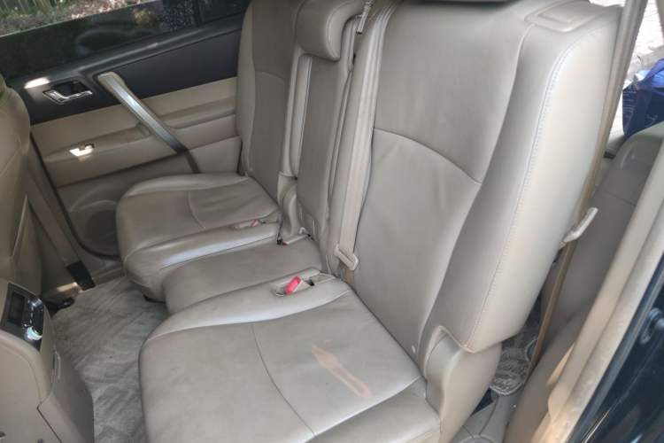 Used Toyota Highlander 2012 2.7L Two-Wheel Drive 7-Seater Luxury Navigation Edition Left Rear Seat