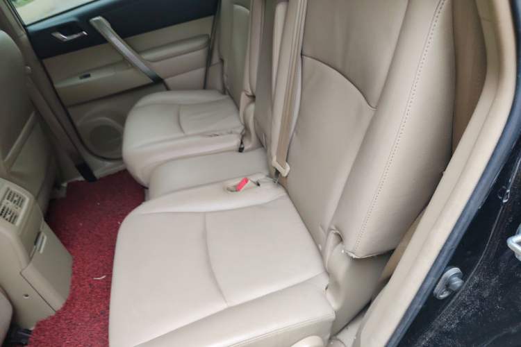 Used Toyota Highlander 2012 2.7L Two-Wheel Drive 5-Seater Sport Edition Left Rear Seat