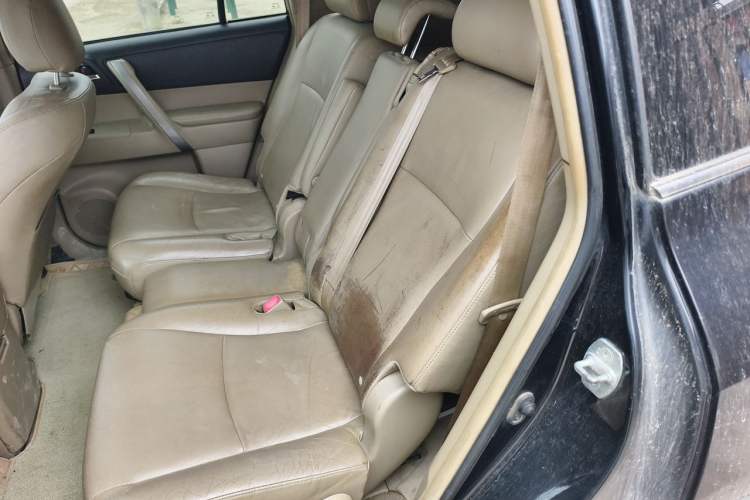 Used Toyota Highlander 2012 2.7L Two-Wheel Drive 7-Seater Elite Edition Left Rear Seat