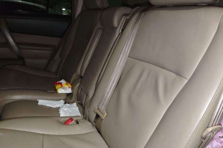 Used Toyota Highlander 2012 2.7L Two-Wheel Drive 7-Seater Luxury Edition Left Rear Seat
