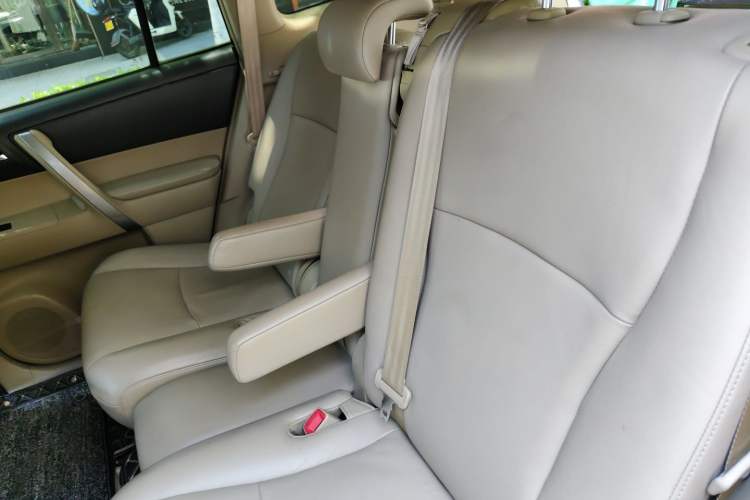 Used Toyota Highlander 2012 2.7L Two-Wheel Drive 7-Seater Luxury Navigation Edition Left Rear Seat
