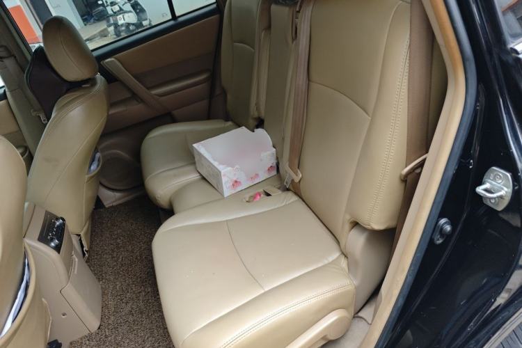 Used Toyota Highlander 2012 2.7L Two-Wheel Drive 7-Seater Elite Edition Left Rear Seat