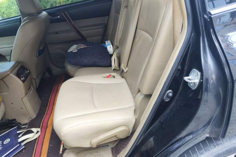 Used Toyota Highlander 2012 2.7L Two-Wheel Drive 7-Seater Ultimate Edition Left Rear Seat