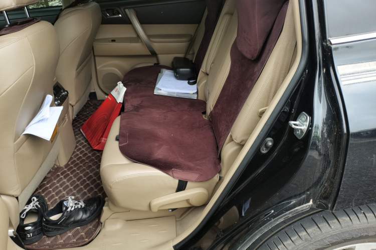 Used Toyota Highlander 2012 2.7L Two-Wheel Drive 7-Seater Luxury Edition Left Rear Seat