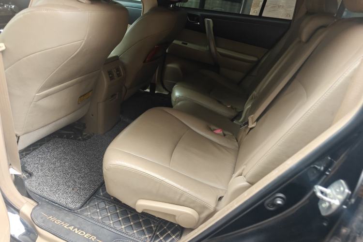 Used Toyota Highlander 2012 2.7L Two-Wheel Drive 5-Seater Sport Edition Left Rear Seat