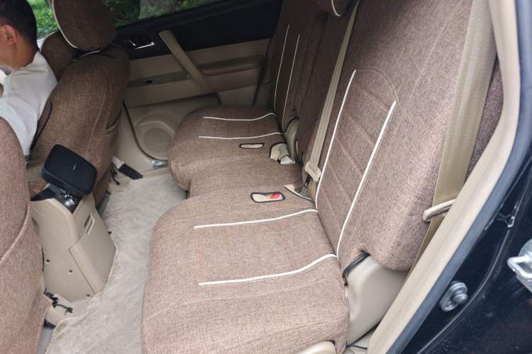 Used Toyota Highlander 2012 2.7L Two-Wheel Drive 7-Seater Elite Edition Left Rear Seat
