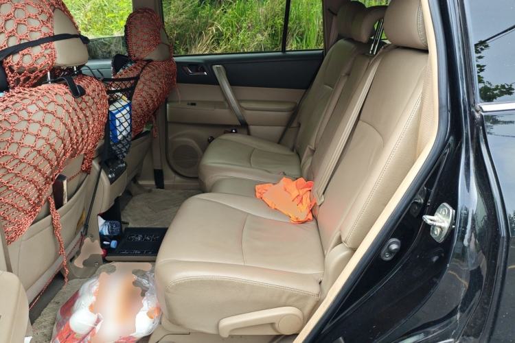 Used Toyota Highlander 2012 2.7L Two-Wheel Drive 7-Seater Luxury Edition Left Rear Seat