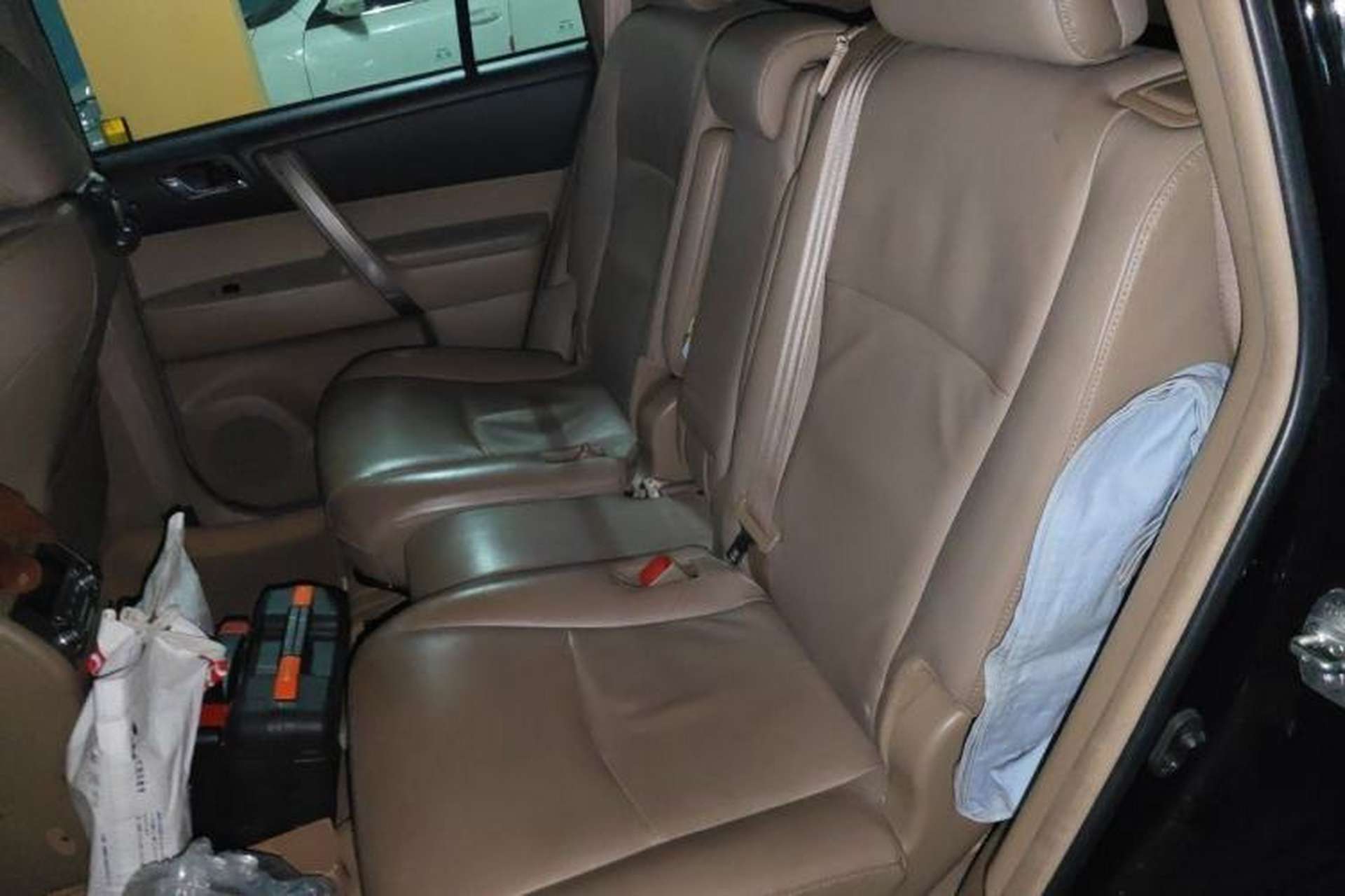 Used Toyota Highlander 2012 2.7L Two-Wheel Drive 7-Seater Luxury Edition Left Rear Seat