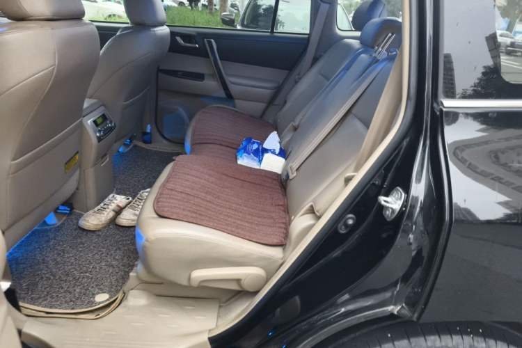 Used Toyota Highlander 2012 2.7L Two-Wheel Drive 7-Seater Luxury Edition Left Rear Seat