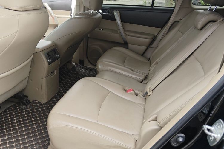 Used Toyota Highlander 2012 2.7L Two-Wheel Drive 7-Seater Luxury Edition Left Rear Seat