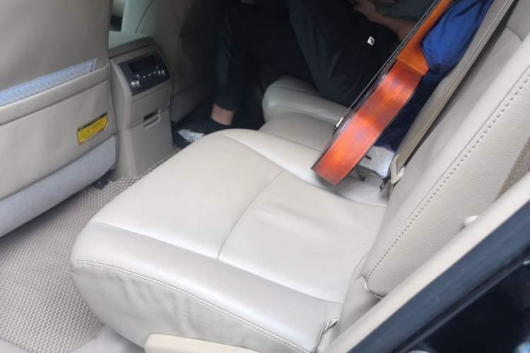 Used Toyota Highlander 2012 2.7L Two-Wheel Drive 7-Seater Luxury Edition Left Rear Seat