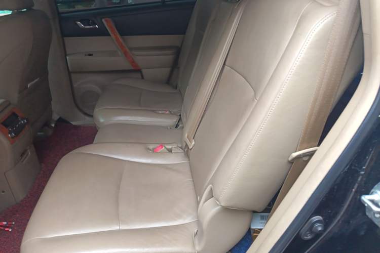 Used Toyota Highlander 2012 2.7L Two-Wheel Drive 7-Seater Luxury Edition Left Rear Seat