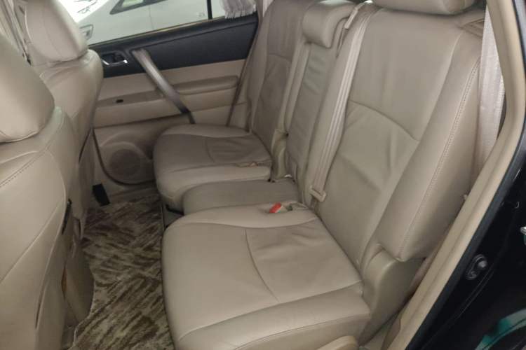 Used Toyota Highlander 2012 2.7L Two-Wheel Drive 7-Seater Luxury Edition Left Rear Seat