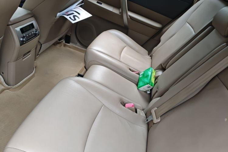 Used Toyota Highlander 2012 2.7L Two-Wheel Drive 7-Seater Luxury Edition Left Rear Seat