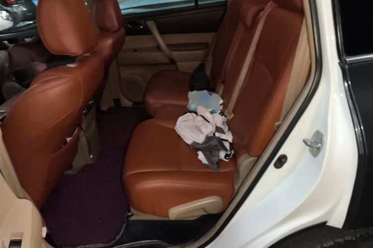 Used Toyota Highlander 2012 2.7L Two-Wheel Drive 7-Seater Luxury Edition Left Rear Seat