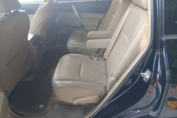 Used Toyota Highlander 2012 2.7L Two-Wheel Drive 7-Seater Luxury Edition Left Rear Seat