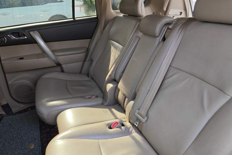 Used Toyota Highlander 2012 3.5L 4x4 7-Seater Luxury Edition Left Rear Seat