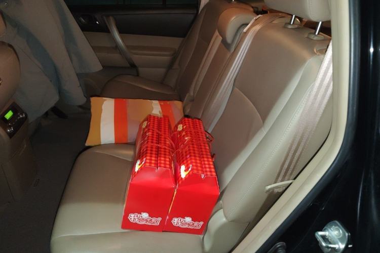 Used Toyota Highlander 2012 2.7L Two-Wheel Drive 7-Seater Luxury Edition Left Rear Seat
