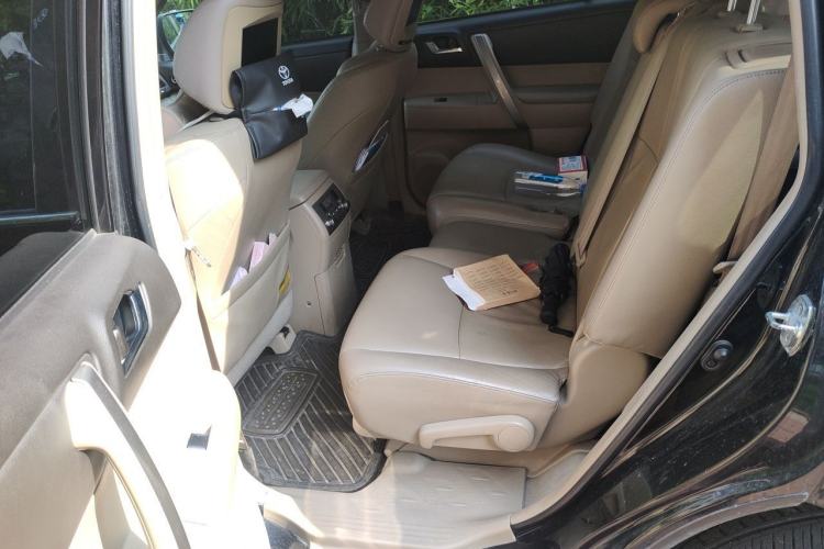 Used Toyota Highlander 2012 2.7L Two-Wheel Drive 7-Seater Luxury Edition Left Rear Seat