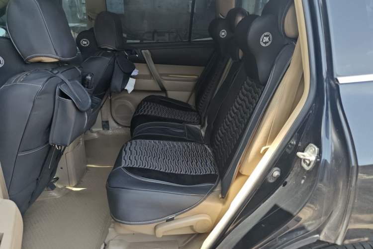 Used Toyota Highlander 2012 2.7L Two-Wheel Drive 7-Seater Luxury Edition Left Rear Seat