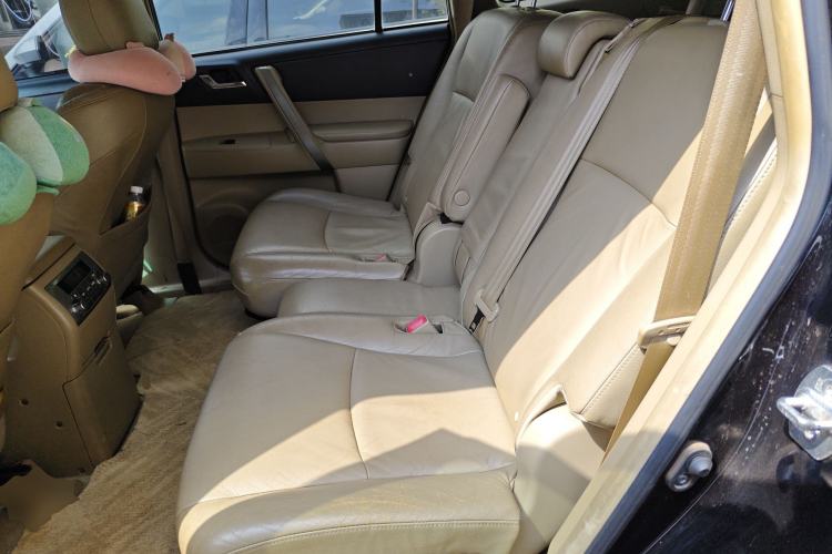 Used Toyota Highlander 2012 2.7L Two-Wheel Drive 7-Seater Luxury Edition Left Rear Seat
