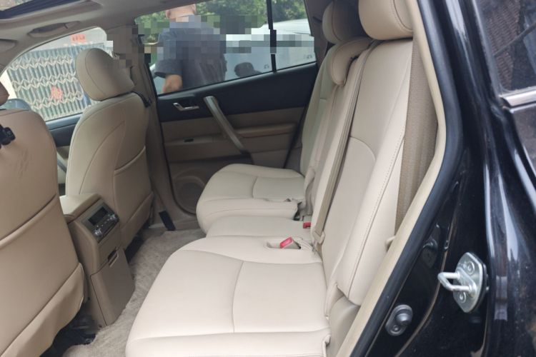 Used Toyota Highlander 2012 2.7L Two-Wheel Drive 7-Seater Luxury Edition Left Rear Seat
