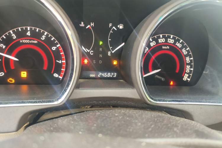 Used Toyota Highlander 2012 2.7L 2WD 5-Seater Elite Edition Odometer Close Up