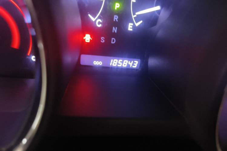 Used Toyota Highlander 2012 2.7L 2WD 5-Seater Elite Edition Odometer Close Up