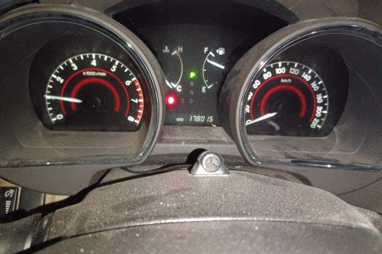 Used Toyota Highlander 2012 2.7L Two-Wheel Drive 7-Seater Elite Edition Odometer Close Up