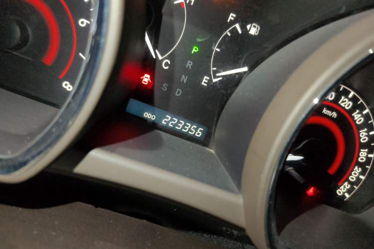Used Toyota Highlander 2012 2.7L Two-Wheel Drive 7-Seater Luxury Edition Odometer Close Up