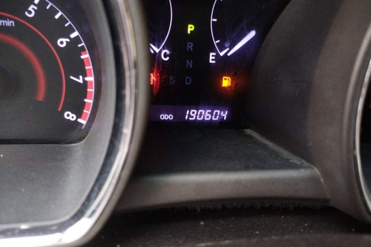 Used Toyota Highlander 2012 3.5L 4x4 7-Seater Elite Edition Odometer Close Up