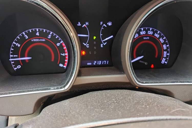 Used Toyota Highlander 2012 2.7L 2WD 5-Seater Elite Edition Odometer Close Up