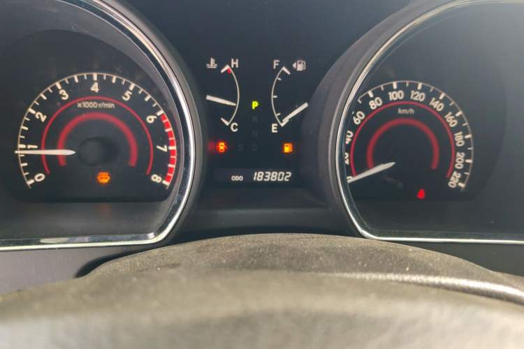 Used Toyota Highlander 2012 2.7L 2WD 5-Seater Elite Edition Odometer Close Up