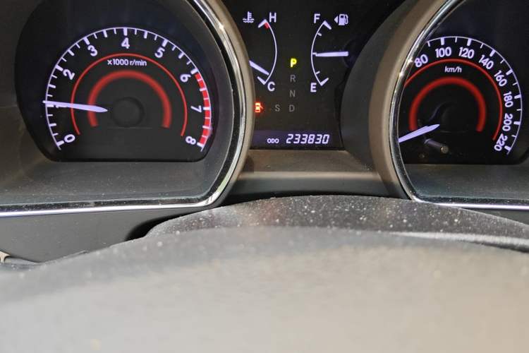 Used Toyota Highlander 2012 2.7L Two-Wheel Drive 7-Seater Luxury Edition Odometer Close Up