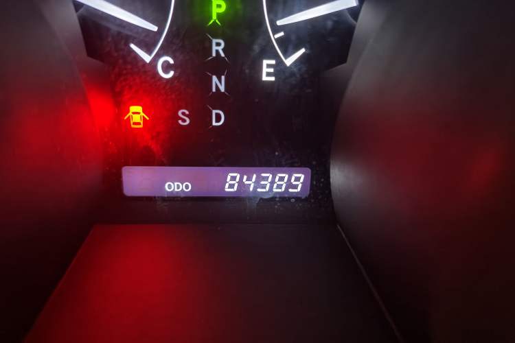 Used Toyota Highlander 2012 2.7L 2WD 5-Seater Elite Edition Odometer Close Up