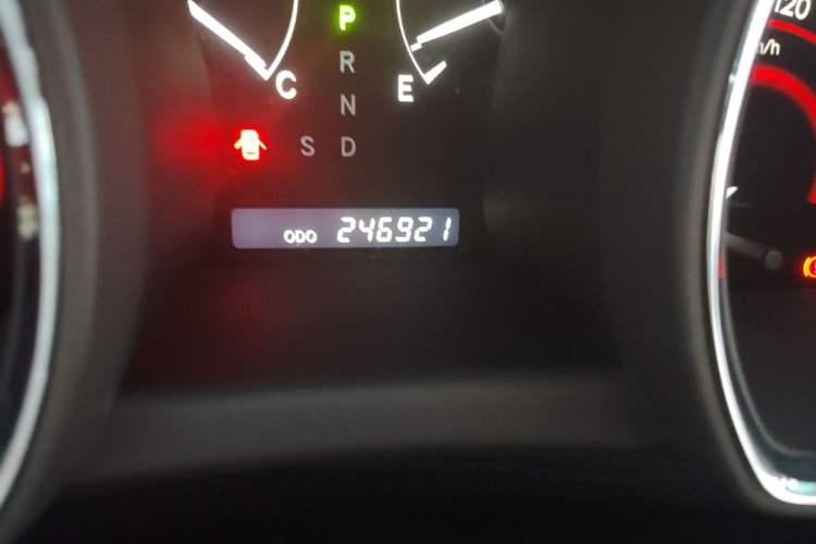 Used Toyota Highlander 2012 3.5L 4x4 7-Seater Ultimate Edition Odometer Close Up