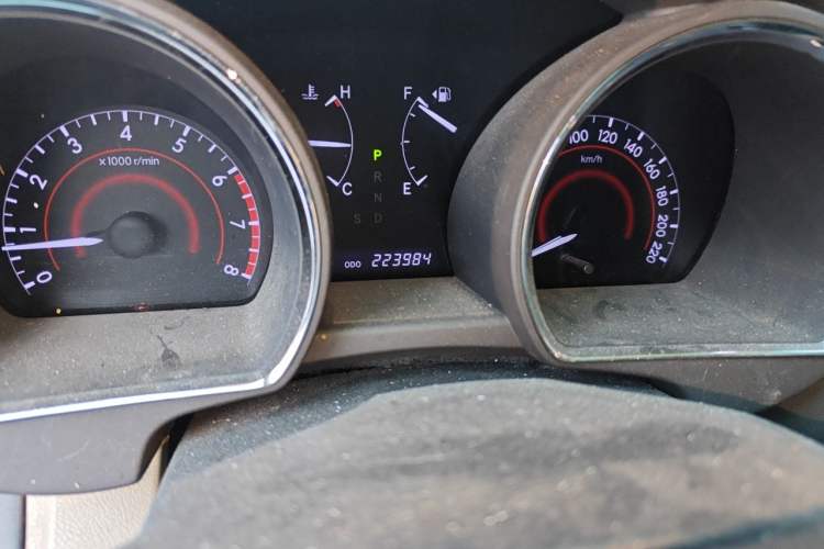Used Toyota Highlander 2012 2.7L Two-Wheel Drive 7-Seater Luxury Edition Odometer Close Up