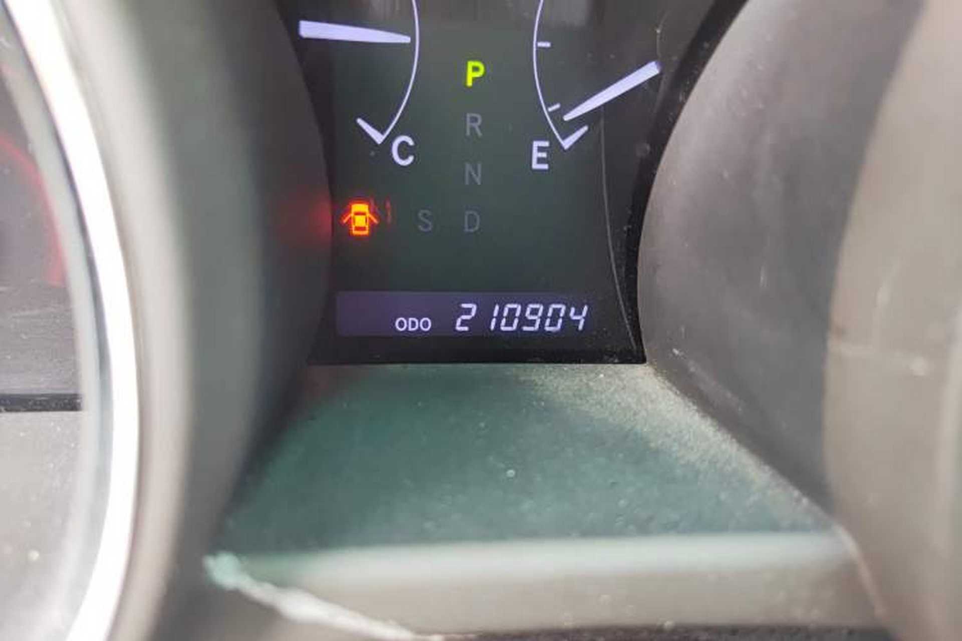 Used Toyota Highlander 2012 2.7L 2WD 5-Seater Elite Edition Odometer Close Up