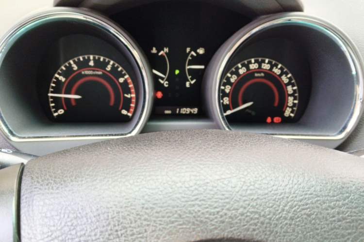 Used Toyota Highlander 2012 2.7L 2WD 5-Seater Elite Edition Odometer Close Up