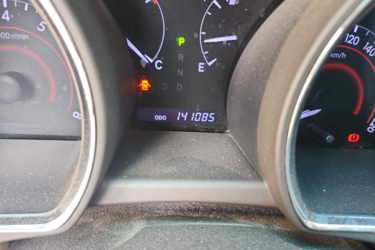 Used Toyota Highlander 2012 2.7L 2WD 5-Seater Elite Edition Odometer Close Up