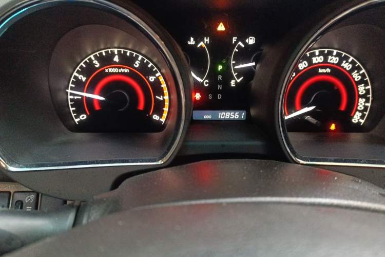 Used Toyota Highlander 2012 2.7L Two-Wheel Drive 7-Seater Luxury Edition Odometer Close Up