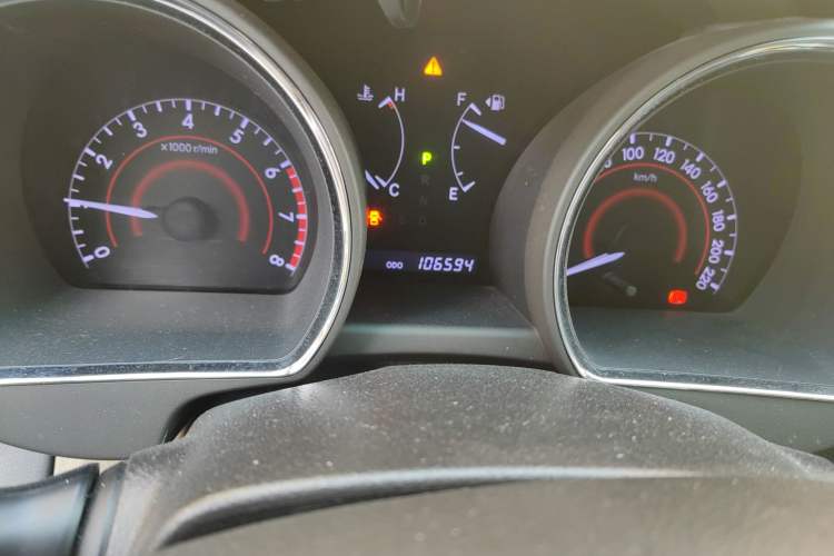 Used Toyota Highlander 2012 2.7L Two-Wheel Drive 7-Seater Luxury Edition Odometer Close Up