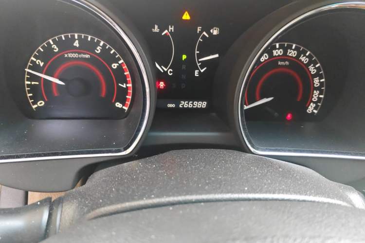 Used Toyota Highlander 2012 2.7L Two-Wheel Drive 5-Seater Sport Edition Odometer Close Up