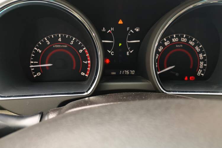 Used Toyota Highlander 2012 2.7L Two-Wheel Drive 7-Seater Luxury Edition Odometer Close Up