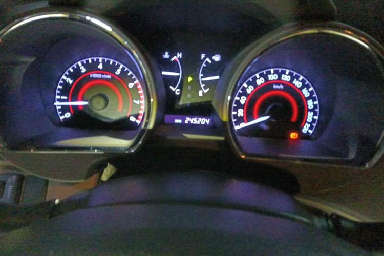 Used Toyota Highlander 2012 2.7L Two-Wheel Drive 7-Seater Luxury Edition Odometer Close Up