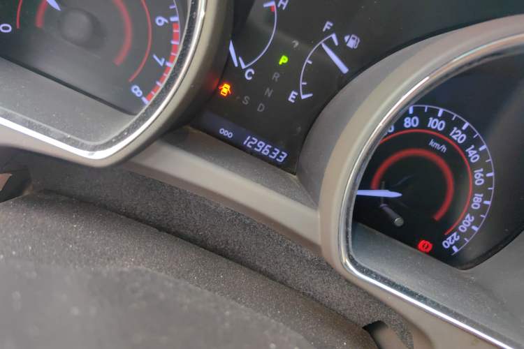 Used Toyota Highlander 2012 2.7L 2WD 5-Seater Elite Edition Odometer Close Up