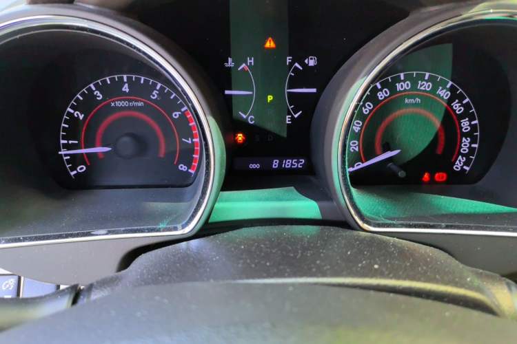 Used Toyota Highlander 2012 2.7L Two-Wheel Drive 7-Seater Luxury Edition Odometer Close Up